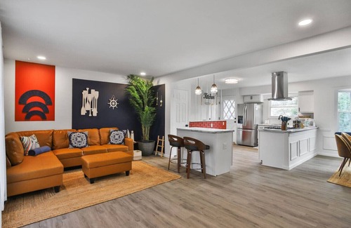 Maryland Heights House | Newly Reno! 11 Sleeps, Game Room, Picturable walls