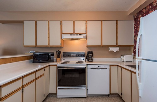 Silver Star Mountain House | Newly renovated townhouse - ski right to your door, Private hot tub, BBQ