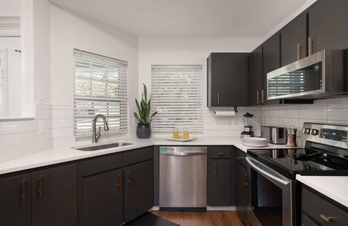 High Springs House | Newly Reno'd | Tesla & EV Charger | Outdoor Lounge