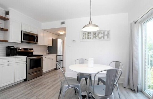 Admiral Estates Condo | Newly renovated 1 bedroom 1 bath Condo!