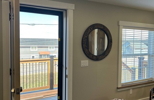 Colchester Cottage | Newly Renovated 2-bedroom cottage in Colchester with Beach Access, WiFi, AC