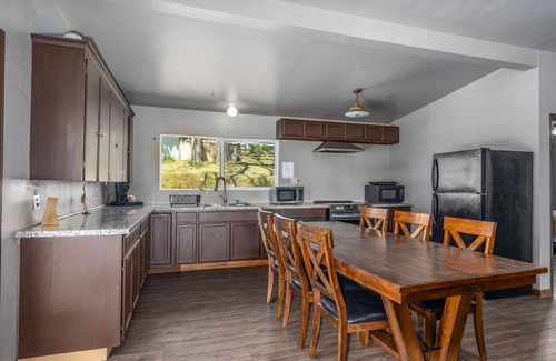 Oakhurst House | NEWLY RENOVATED 2bedroom in heart of Oakhurst