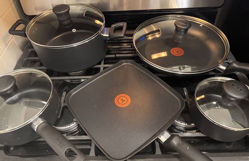 Sheffield and DePaul Apartment | Newly Renovated 2BR Unit Near DePaul University