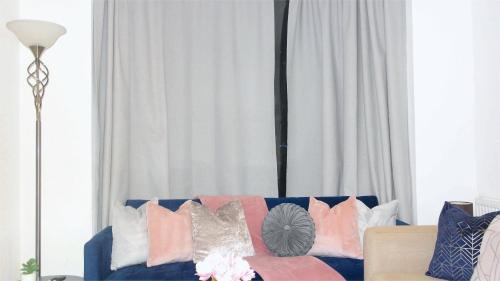 Lancaster House | Newly Renovated 3 Bedroom House, 6 beds with 2 showers, near University Town Centre