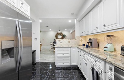 Santa Barbara Estates House | Newly renovated 3 bedrooms near the beach hot tube