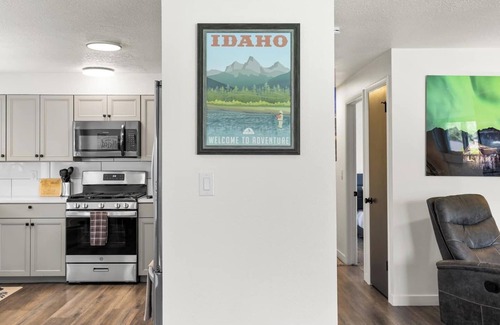 Hillcrest House | Newly renovated 3BR, 1.5BA home just 1.5 miles from Boise Airport and 10 minutes to downtown