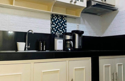 Bacoor City House | *Newly Renovated - 4BR AC, WIFI - Near Alabang