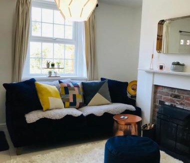 Upton Scudamore House | Newly Renovated 5 Star Cosy-Up Romantic Cottage NEAR LONGLEAT