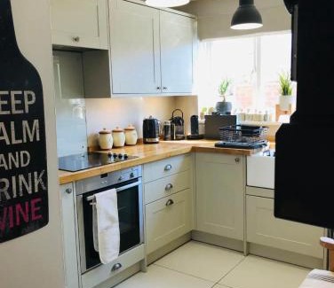 Upton Scudamore House | Newly Renovated 5 Star Cosy-Up Romantic Cottage NEAR LONGLEAT