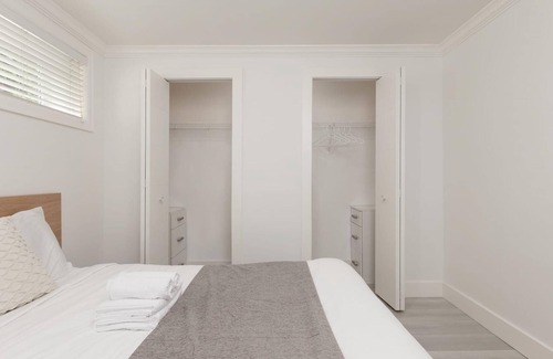 Burnaby House | Newly Renovated and Tastefully Furnished 1 BD- 1bath Suite