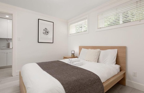 Burnaby House | Newly Renovated and Tastefully Furnished 1 BD- 1Bath Suite