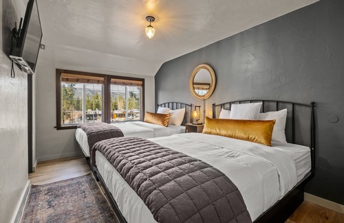 Big Bear Lake Hotel | Newly renovated boutique property in the heart of Big Bear Lake!