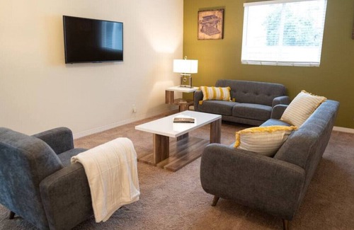 NoHo Arts District House | NEWLY RENOVATED BEAUTIFUL 2-BEDROOM HOME WITH EVERYTHING! (p43)