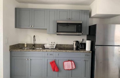 Hialeah Apartment | Newly renovated & bright apt in central location