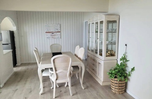 Tegerin House | NEWLY RENOVATED BY TUGGERAH LAKE (PET FRIENDLY)