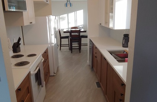 Christina Lake House | Newly Renovated Family Lakehouse