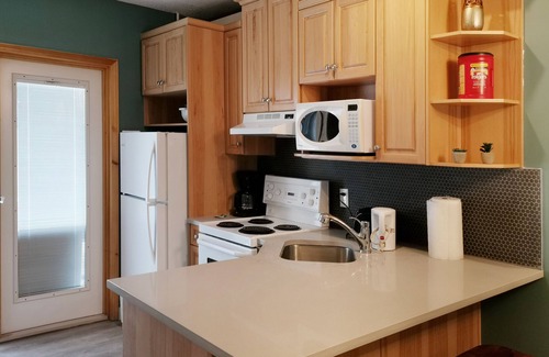 Harvie Heights House | Newly Renovated Cabiny Townhouse near Banff Gate