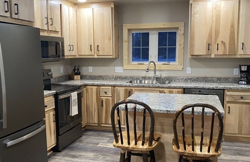 Tomahawk Cabin | Newly Renovated Cabin -dog friendly