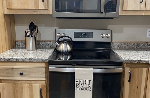 Tomahawk Cabin | Newly Renovated Cabin -dog friendly