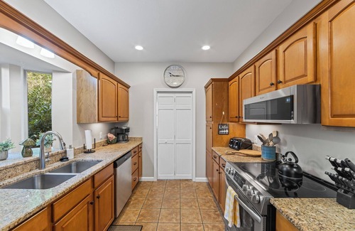 Whittier Condo | Newly Renovated Condo w/Golf Course & Creek View