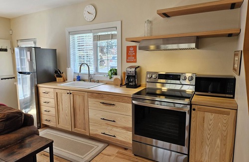 Bolton-Est Cottage | Newly Renovated Cozy Cottage with Wood Burning Stove - Sleeps up to 4