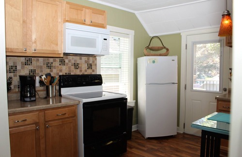 South Haven Apartment | Newly Renovated Cozy Efficiency