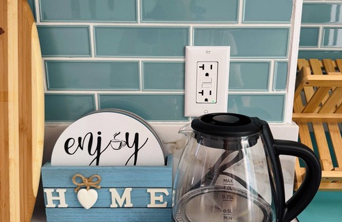 Waikiki Apartment | Newly Renovated Cozy Beach Vibes Central Waikiki Location & Modern Comfort