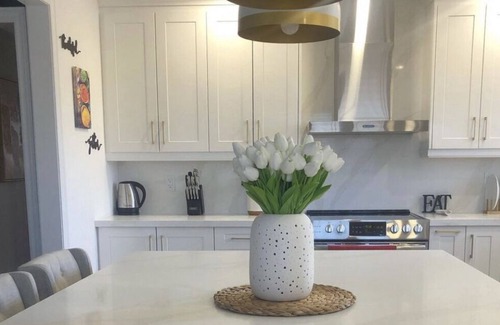Owen Sound House | Newly Renovated Cozy Vacation Home in Owen Sound