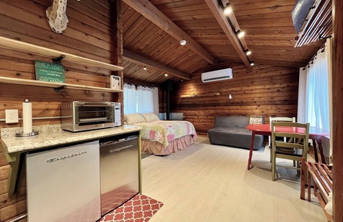 Mazama Apartment | Newly Renovated Dog friendly Studio Nestled At the Base of the North Cascades!
