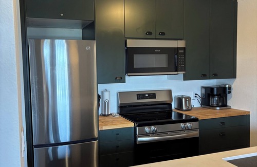 Mammoth Lakes Condo | Newly Renovated & EPIC VIEWS walk to Canyon Lodge