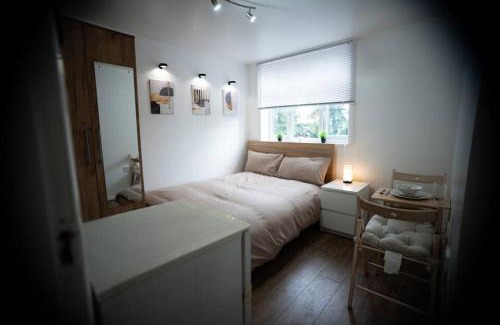 Childs Hill Apartment | Newly Renovated EnSuite Room