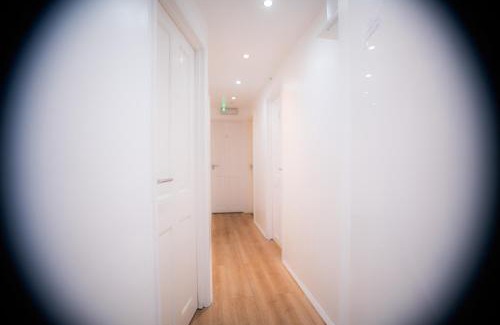 Childs Hill Apartment | Newly Renovated EnSuite Room