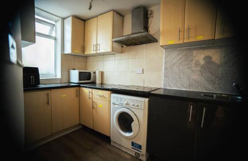 Childs Hill Apartment | Newly Renovated EnSuite Room