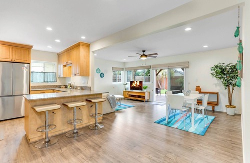 Lincoln Acres House | Newly Renovated, Fire Pit, Huge Yard, Pets OK