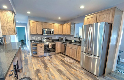 Lakeville House | Newly renovated home on the lake!