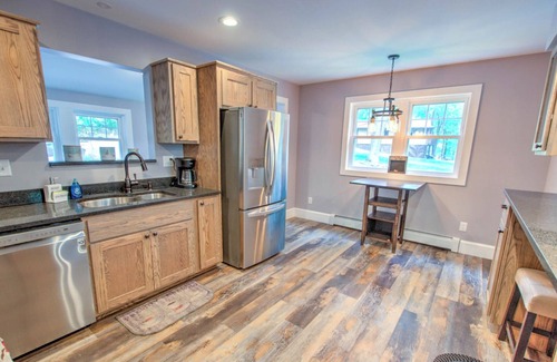 Lakeville House | Newly renovated home on the lake!