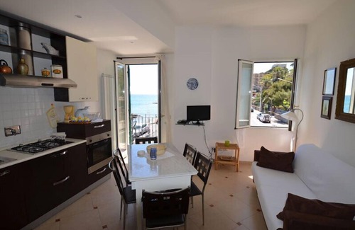 Imperia Apartment | Newly renovated old apartment with all comforts, directly by the sea