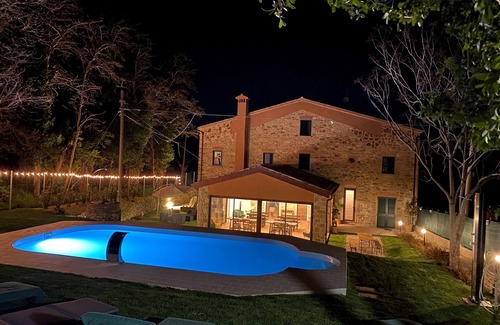 Montegrimano House | Newly renovated Italian villa with external hot tub and heated swimming pool