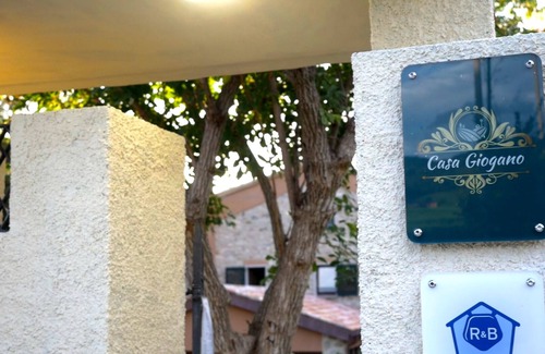 Montegrimano House | Newly renovated Italian villa with external hot tub and heated swimming pool