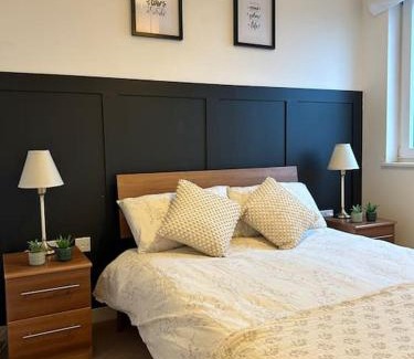 Island Gardens Apartment | Newly renovated & modern 2-BR close to Canary Wharf