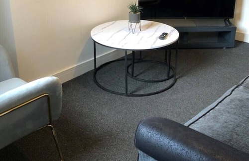 Stoke-on-Trent House | Newly Renovated Modern House in Central Location