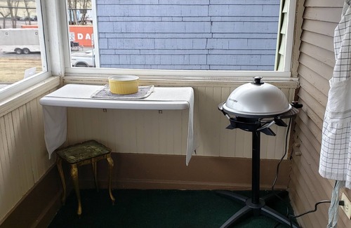 Forty Fort Apartment | Newly renovated, monthly rental, weekly cleaning, Great location