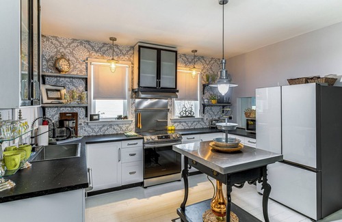 Tonawanda House | Newly Renovated Private Cottage Near Niagara River