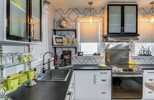 Tonawanda House | Newly Renovated Private Cottage Near Niagara River