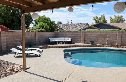 The Lakes House | Newly Renovated Quaint Tempe Home with Pool