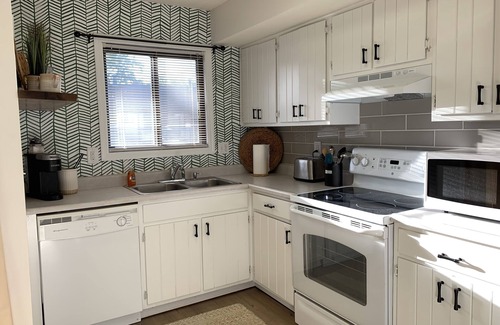 Penfield Condo | Newly renovated, relaxing space close to U of I and hospitals- high speed WiFI