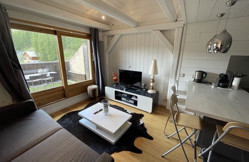 Les Claux Apartment | Newly renovated snow front apartment Vars les Claux, open view and terrace