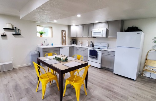 Smithfield Apartment | Newly Renovated & Spacious Apt