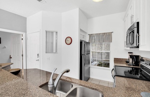 Kissimmee Villa | Newly Renovated Stylish Villa, With Star Wars, Mickey and Safari Themed Rooms #3tv4706