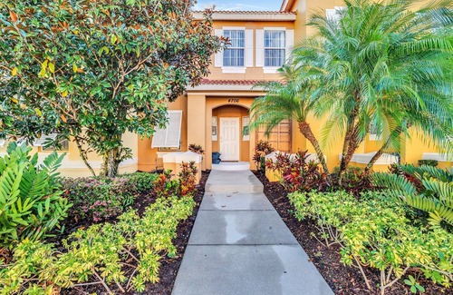 Kissimmee Villa | Newly Renovated Stylish Villa, With Star Wars, Mickey and Safari Themed Rooms #3tv4706